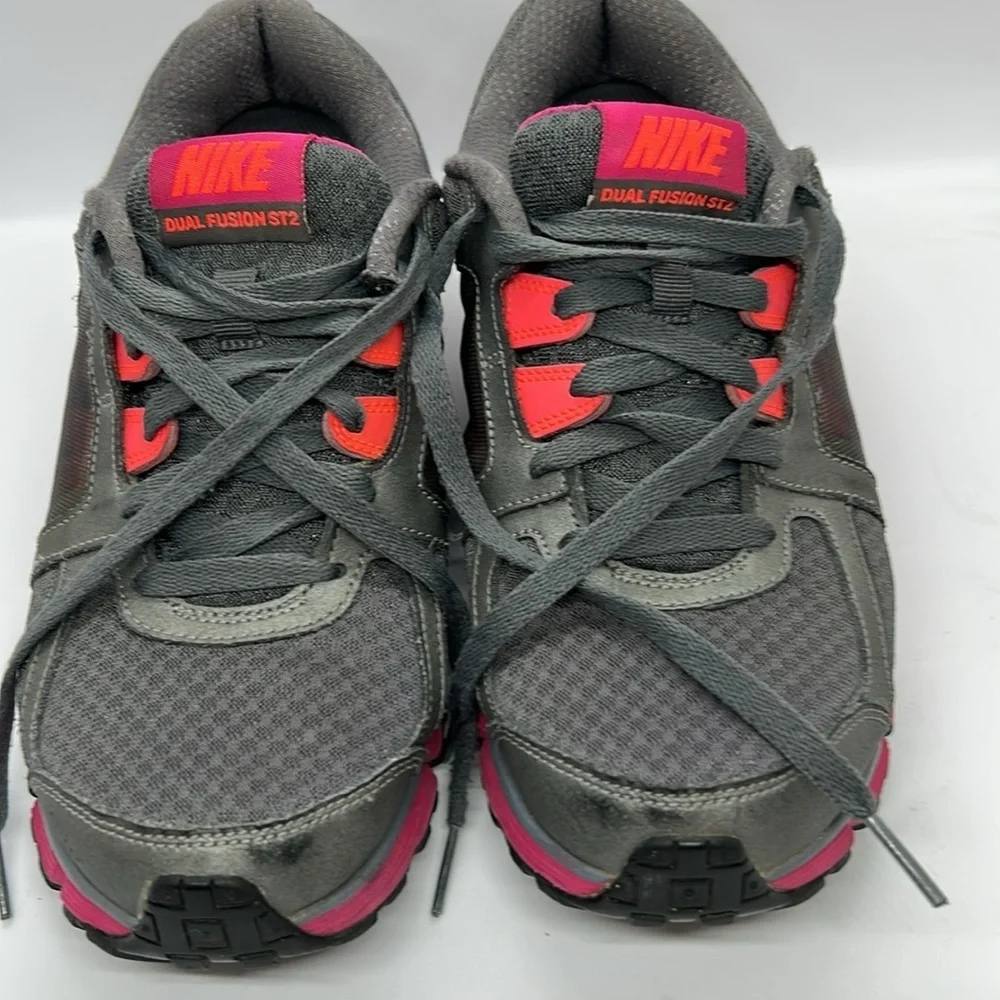 Nike Women's Gray and Hot Pink dual fusion ST2 Athletic Shoes